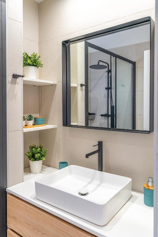 Elegant Apartment In Center, 5Min To History Sites Athens Ngoại thất bức ảnh